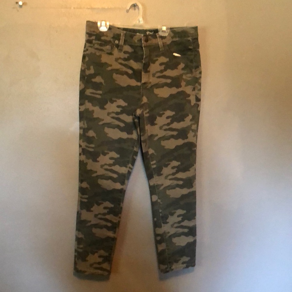 Women’s camouflage Jean size 10/30